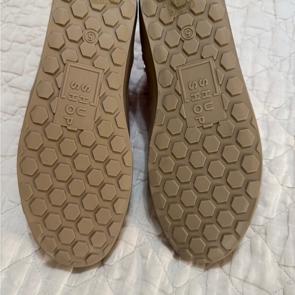 NWT ShuShop Sneakers - Picture 3 of 5